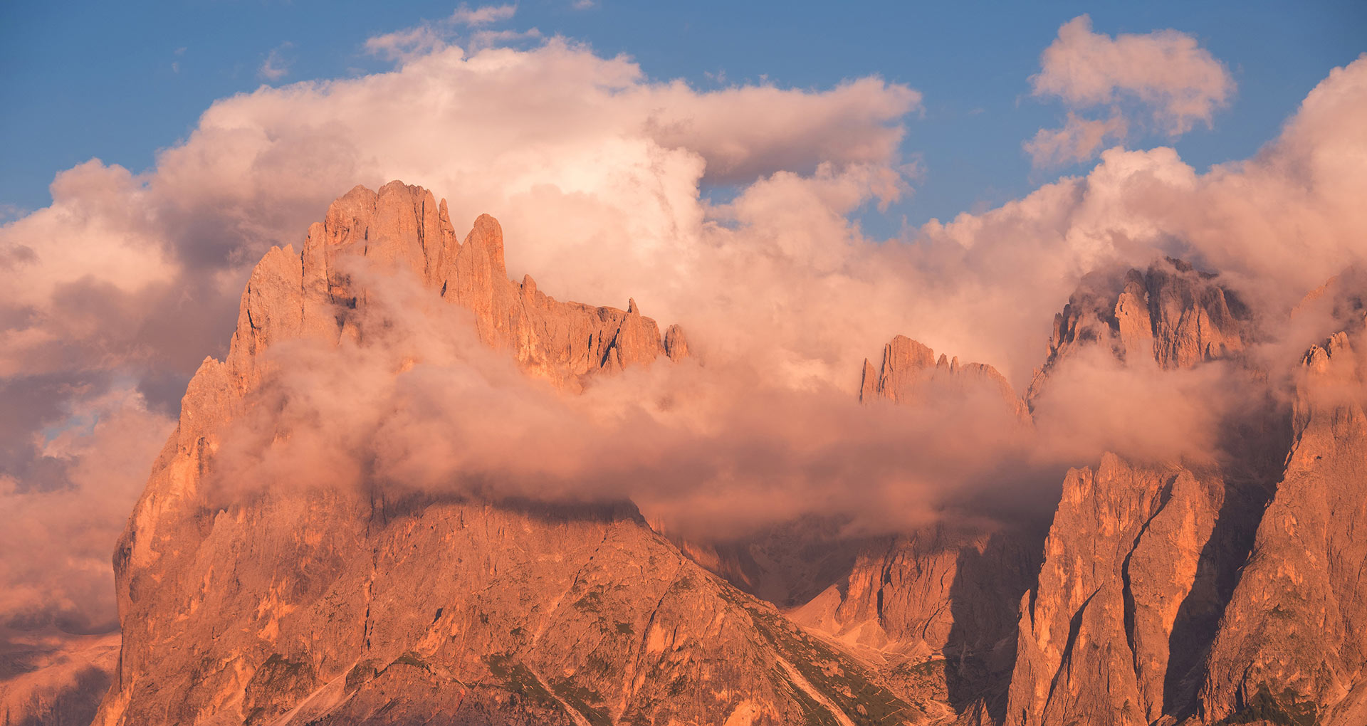 Fotografía de Ales Krivec (Unsplash) para ilustrar el artículo de Julia Violero sobre Alberta Giménez y Santa Teresa de Jesús